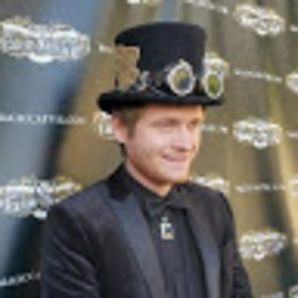 Meet your Posher, Taylor - Picture 1 of 1